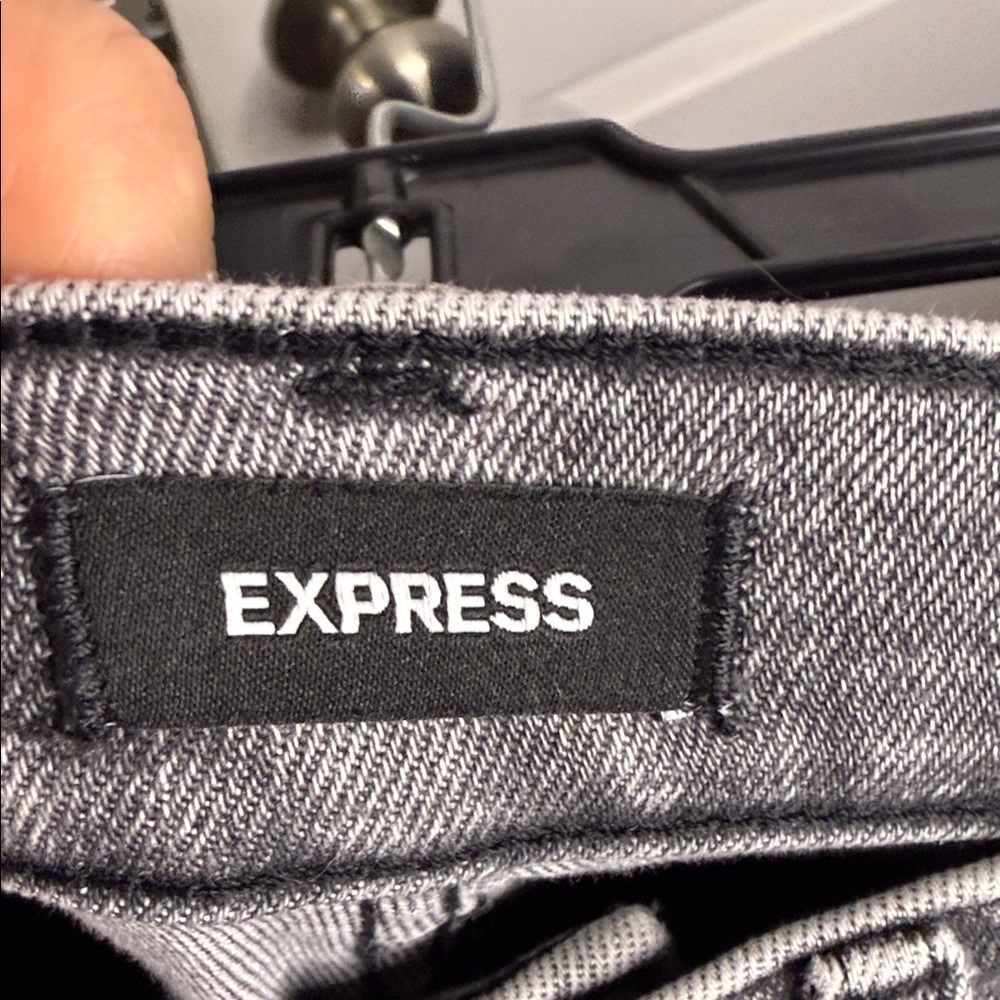 Express High Rise Black Acid Wash Button-Up Jeans - Picture 4 of 11